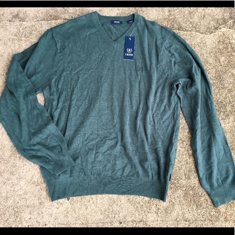 NWT Izod V neck sweater. Large